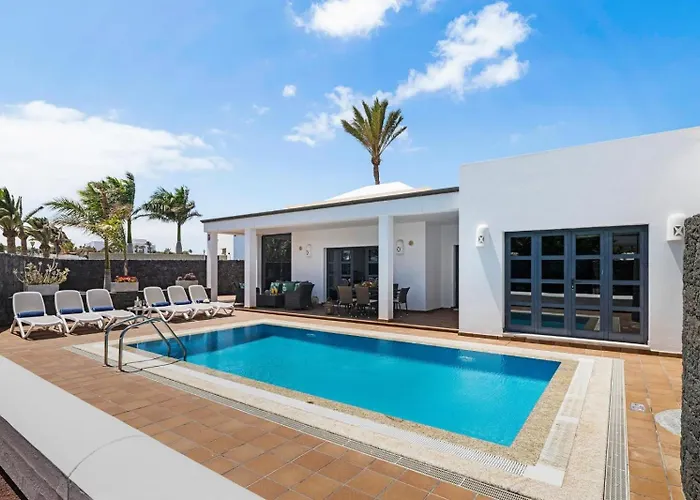 Villa Sleeps 6 With Sauna *