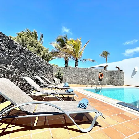 Beautiful 5-bed In Playa Blanca (Lanzarote)