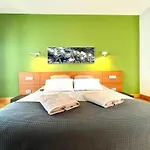 Sleeps 6 With Pool Private & Sauna Villa *
