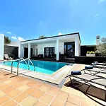 Sleeps 6 With Pool Private & Sauna Playa Blanca (Lanzarote)