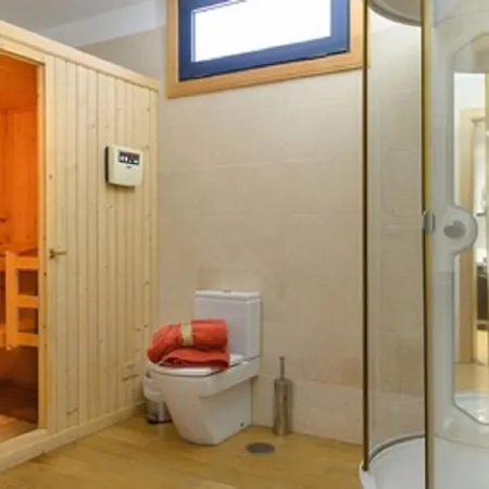 Sleeps 6 With Pool Private & Sauna Villa *