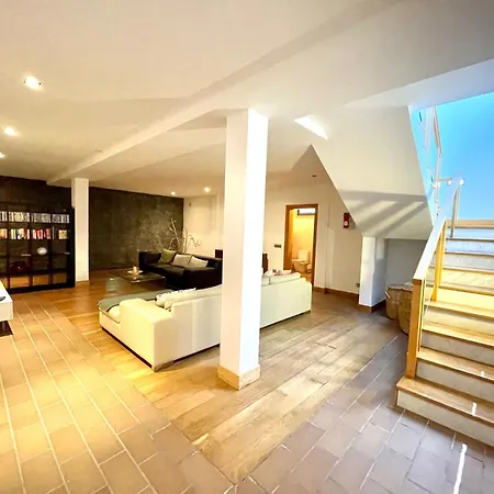 Sleeps 6 With Sauna Villa *