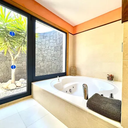 Villa Sleeps 6 With Pool Private & Sauna Playa Blanca (Lanzarote)