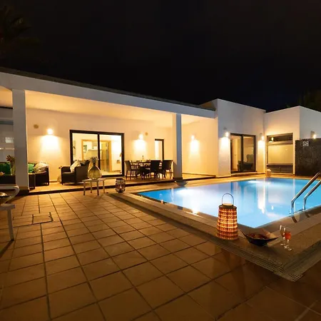 Sleeps 6 With Pool Private & Sauna * Playa Blanca (Lanzarote)