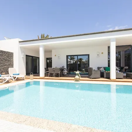 Βίλα Sleeps 6 With Pool Private & Sauna *