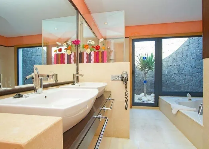 Villa Sleeps 6 With Sauna