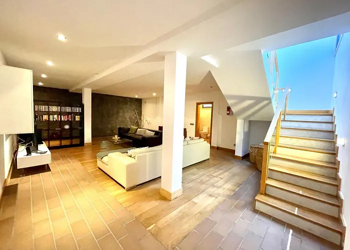 Sleeps 6 With Sauna Villa *