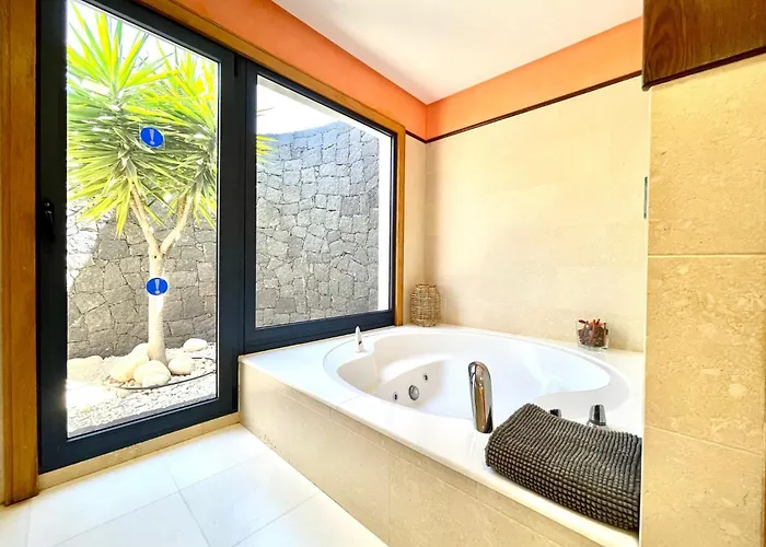 Villa Sleeps 6 With Sauna Playa Blanca (Lanzarote)