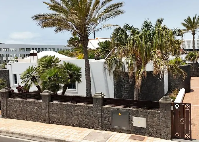 Sleeps 6 With Sauna Villa *