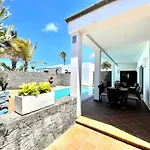 Sleeps 6 With Pool Private & Sauna Villa