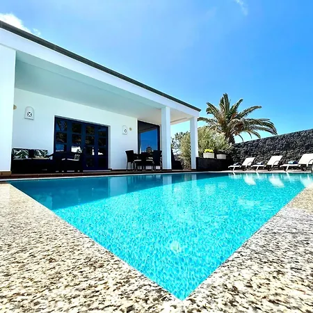 Sleeps 6 With Pool Private & Sauna