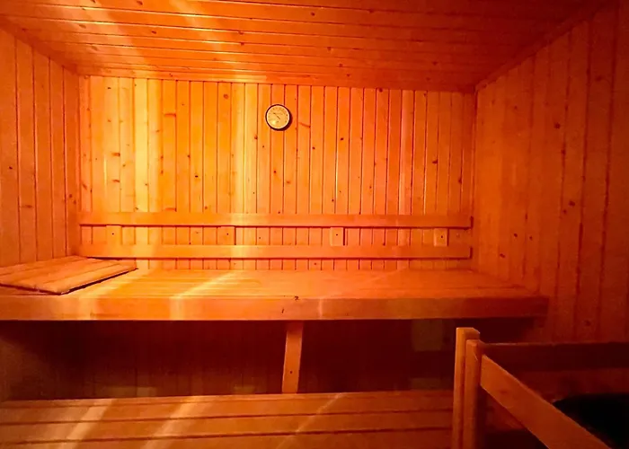 Sleeps 6 With Sauna *