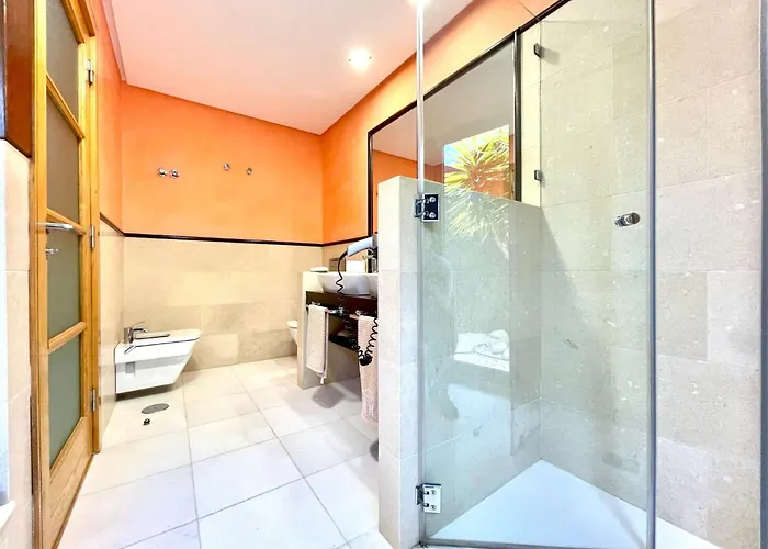 Sleeps 6 With Sauna Villa *